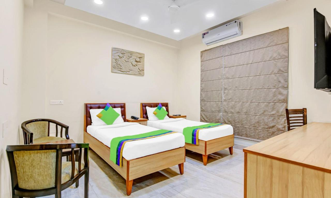 Treebo Sai Village Gold Souk - Sec 43 Gurgaon Eksteriør billede