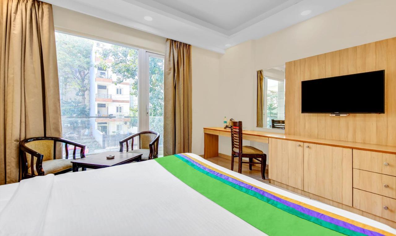 Treebo Sai Village Gold Souk - Sec 43 Gurgaon Eksteriør billede