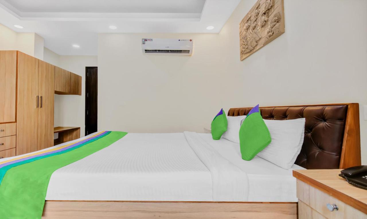 Treebo Sai Village Gold Souk - Sec 43 Gurgaon Eksteriør billede